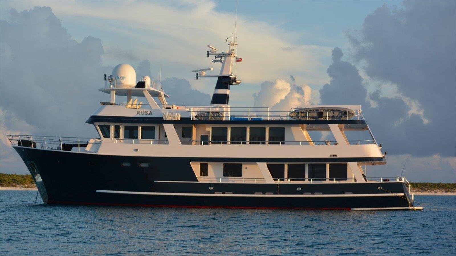 Yate Rosa Further $500,000 price drop on explorer yacht Rosa